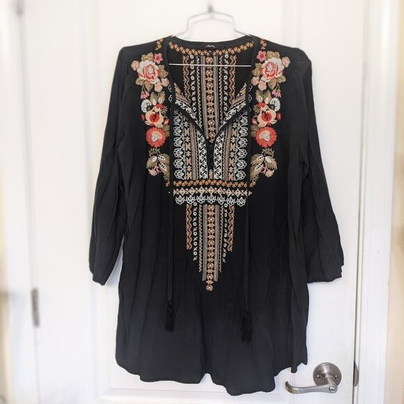 ANDREE BY UNIT Tops - Boho Floral Pastel Embroidered Tunic Blouse/Top, size Medium – Soft & Flowy